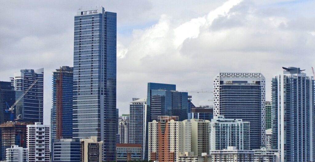 miami, downtown miami, tall buildings-1409763.jpg